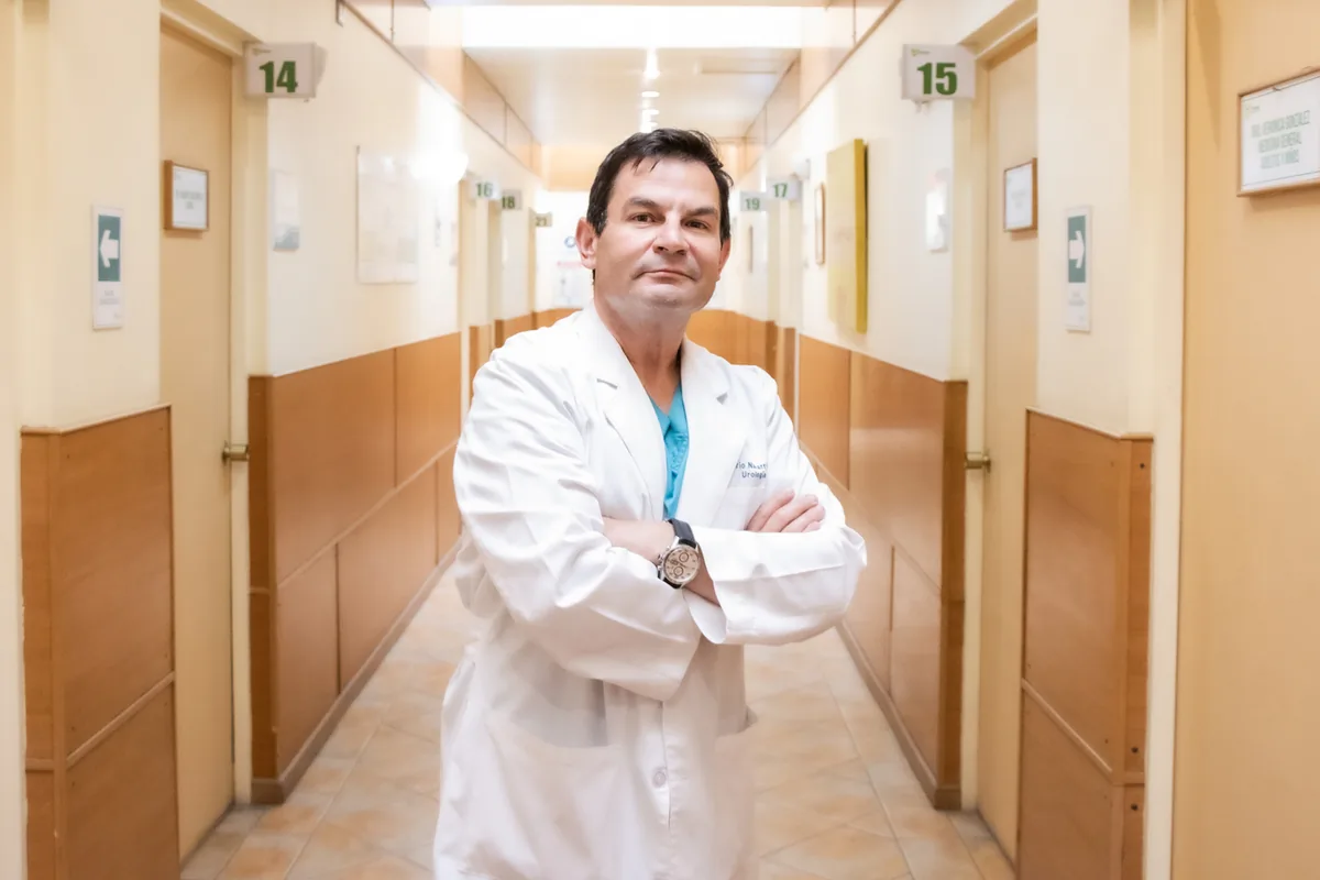 dr-mario-navarro-genta-urologo-cedimed-copiapo.webp