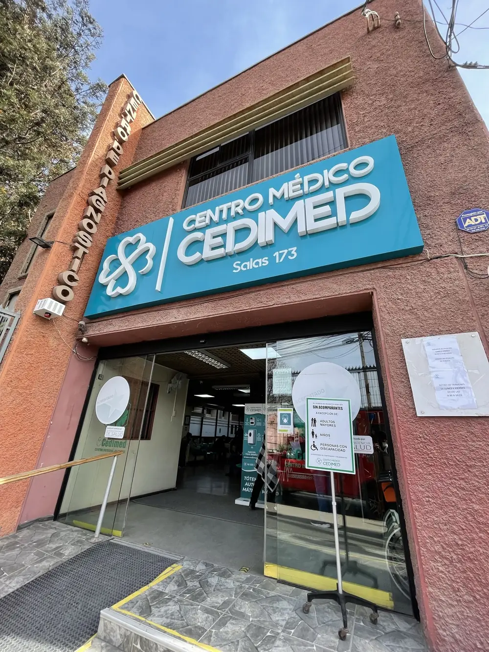 Fachada del Centro Médico Cedimed en calle Salas 173, Copiapó